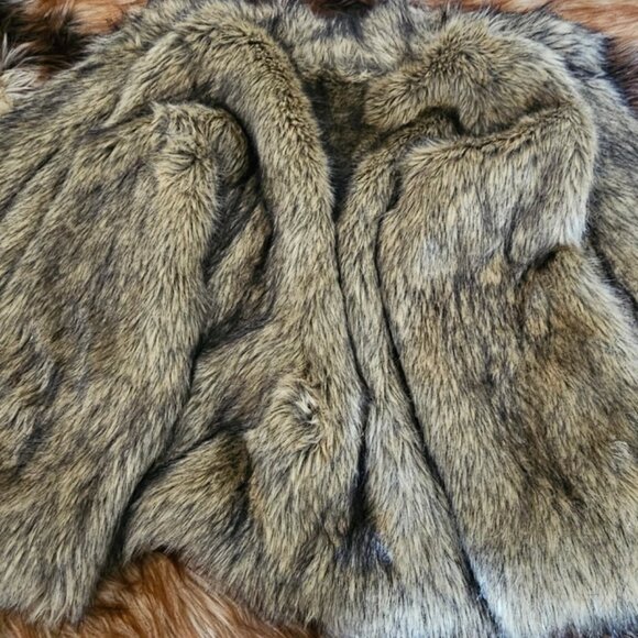 Kathy Ireland Medium Faux Coyote Fur Coat - Picture 5 of 9